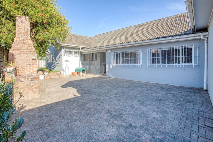 3 Bedroom Property for Sale in Sunnyridge Eastern Cape